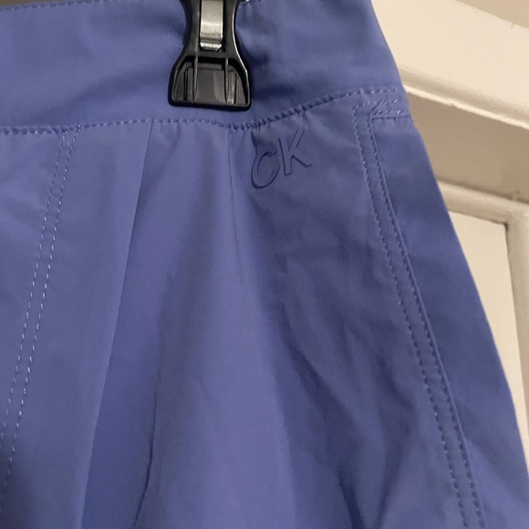 Calvin Klein skort never worn. Has built in shorts and has pockets - Picture 2 of 5